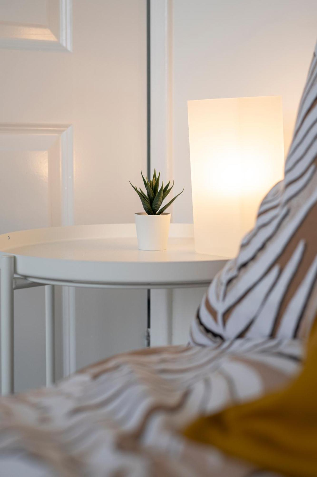 Modern 4 Bed House-Free Parking Apartment Burton  ภายนอก รูปภาพ