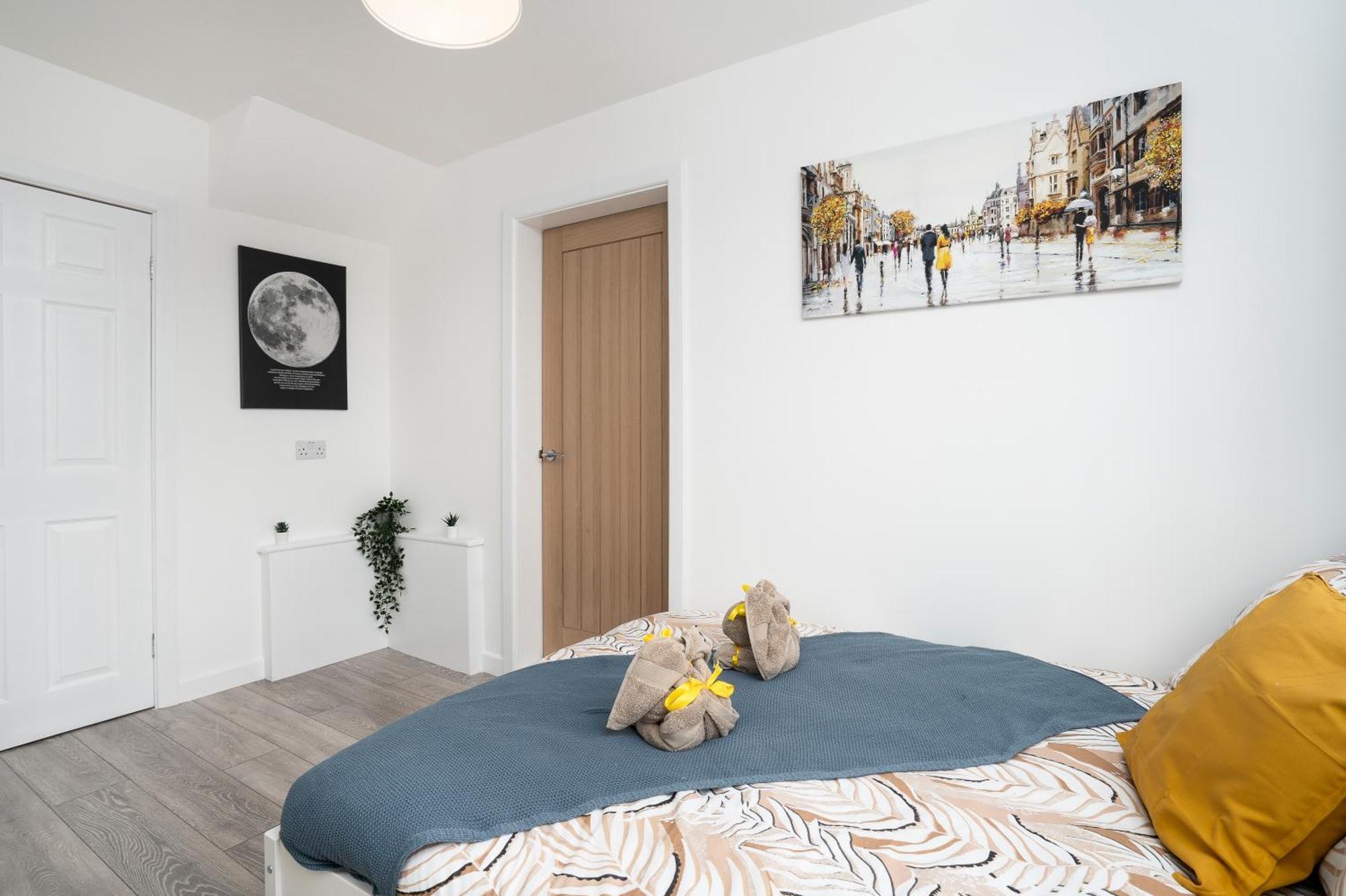 Modern 4 Bed House-Free Parking Apartment Burton  ภายนอก รูปภาพ