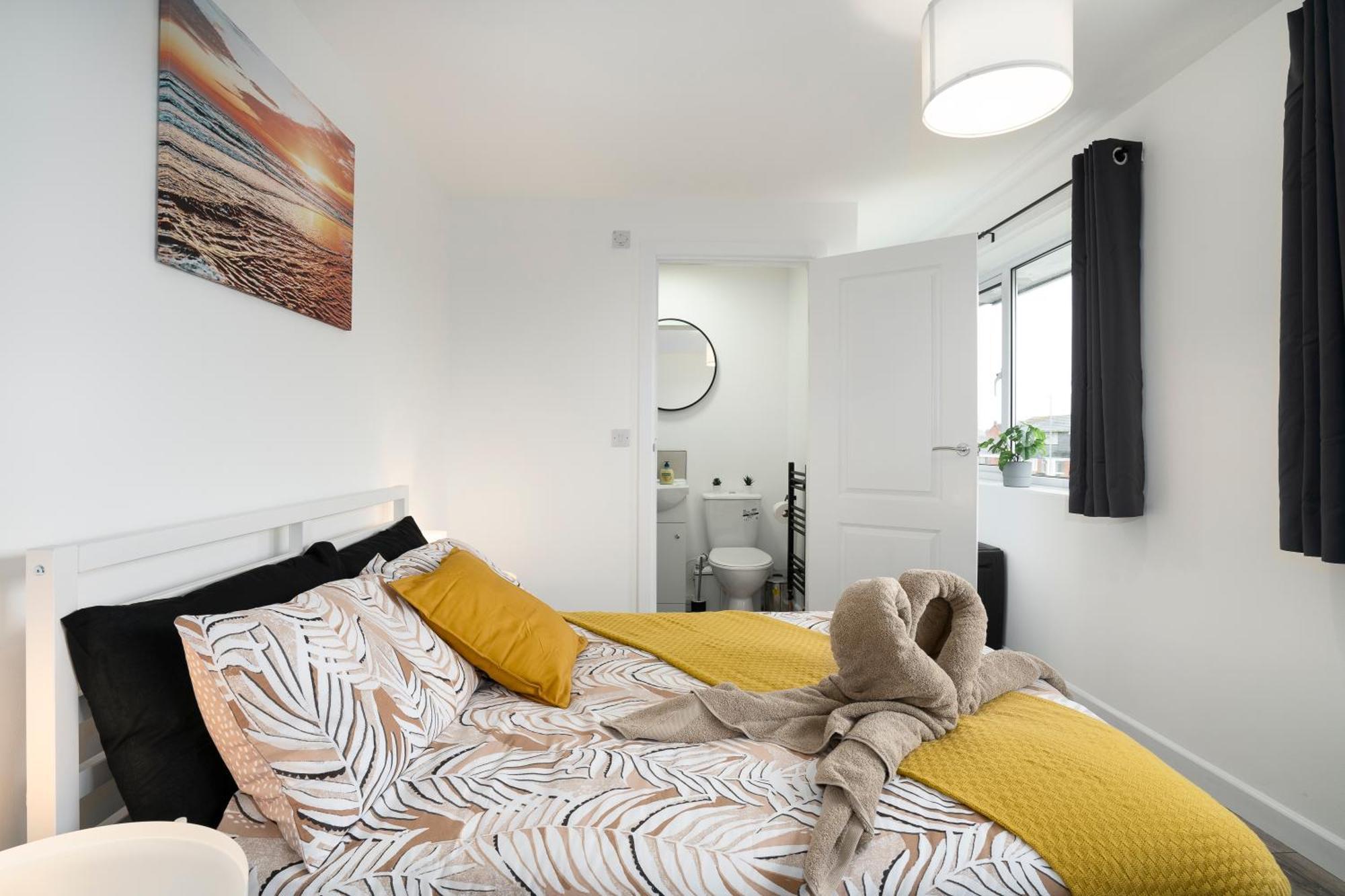 Modern 4 Bed House-Free Parking Apartment Burton  ภายนอก รูปภาพ